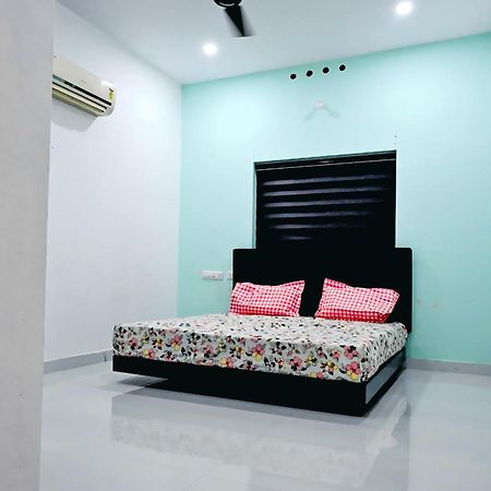 Elamkulam Penthouse - 3Bhk Ac With Kitchen - Kochi Apartment Chottanikara Exterior foto