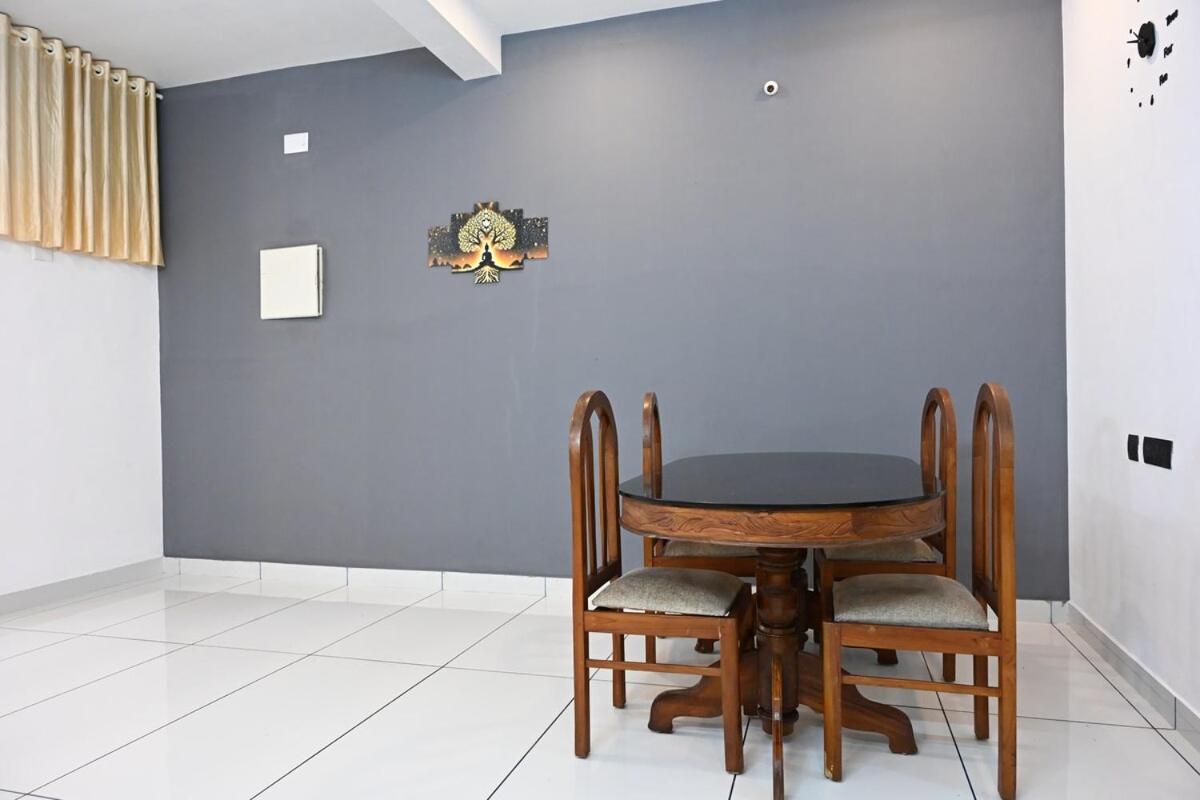 Elamkulam Penthouse - 3Bhk Ac With Kitchen - Kochi Apartment Chottanikara Exterior foto