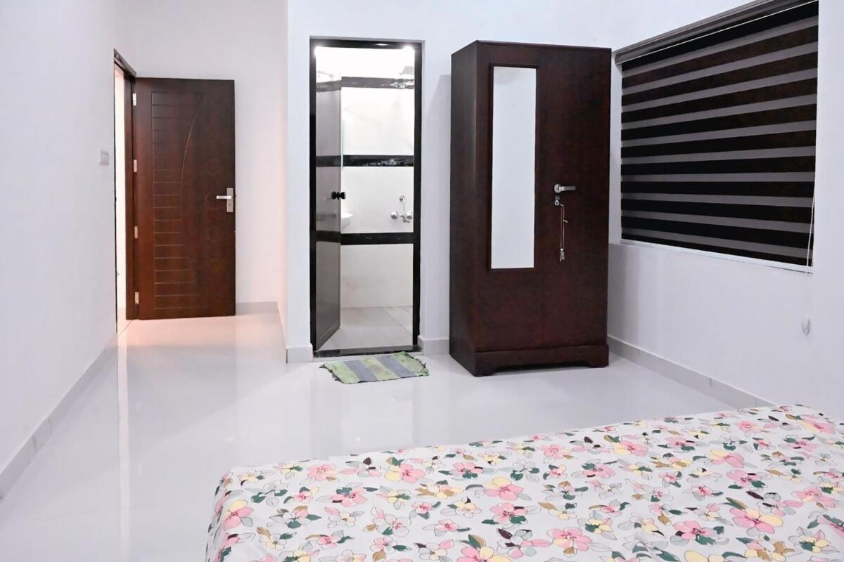 Elamkulam Penthouse - 3Bhk Ac With Kitchen - Kochi Apartment Chottanikara Exterior foto