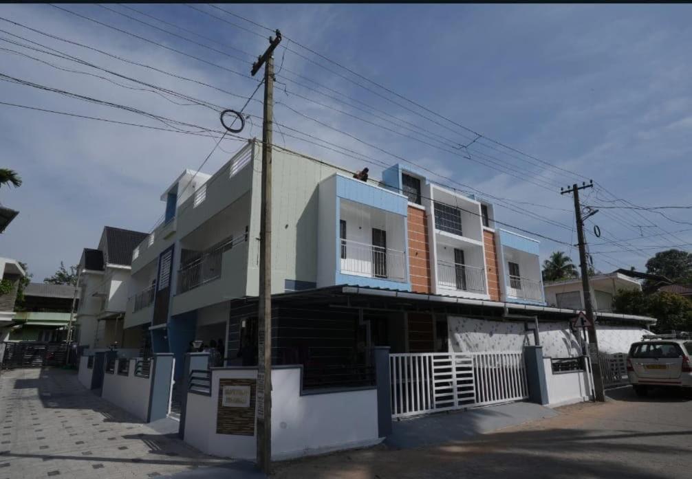 Elamkulam Penthouse - 3Bhk Ac With Kitchen - Kochi Apartment Chottanikara Exterior foto