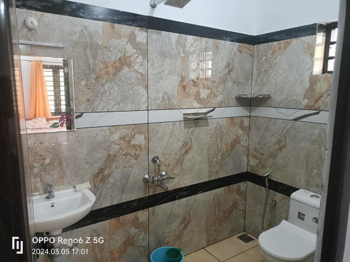 Elamkulam Penthouse - 3Bhk Ac With Kitchen - Kochi Apartment Chottanikara Exterior foto